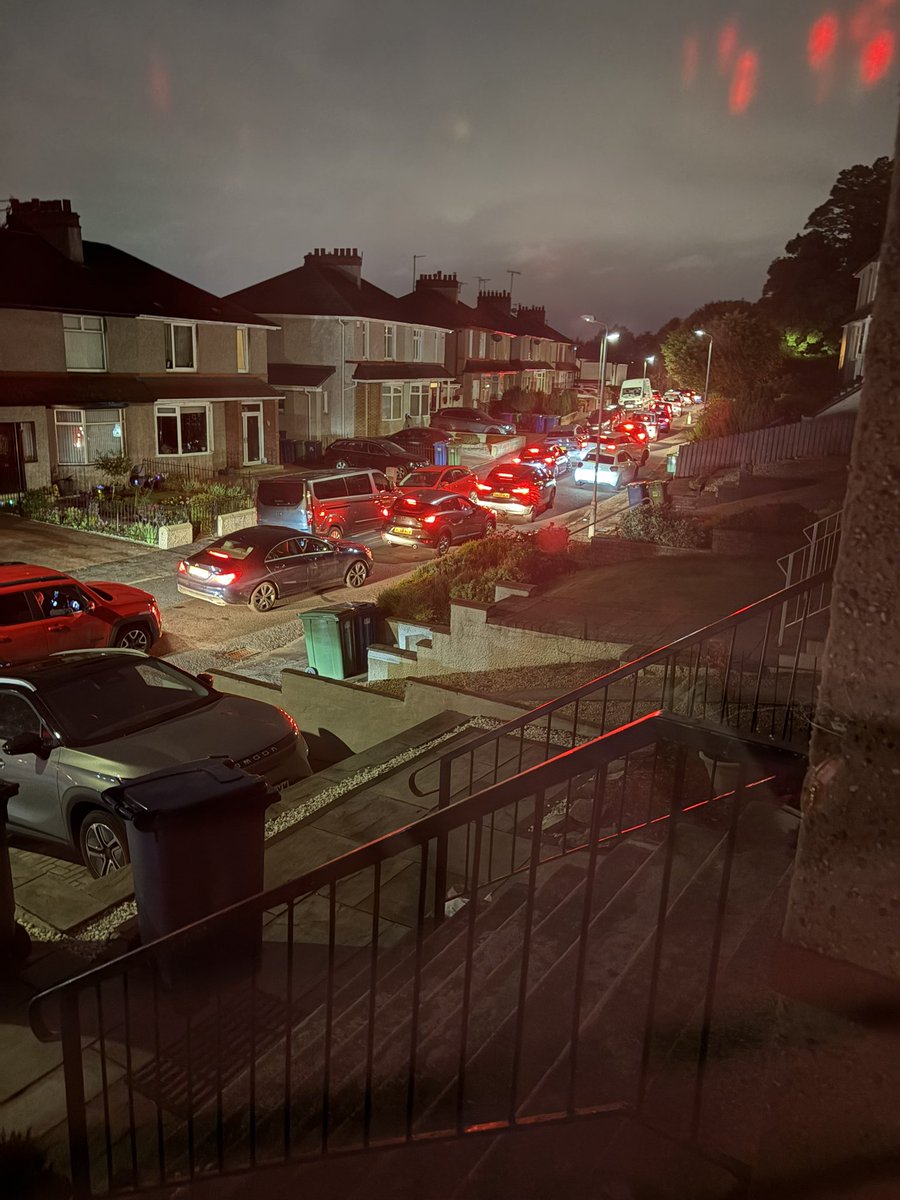 SineadSpence's tweet photo. @GlasgowCC this is what happens when you mess with the traffic lights in Kings park. Quiet side streets grid locked with cars at midnight. Sort out the roads gcc. https://t.co/0T6484aCws