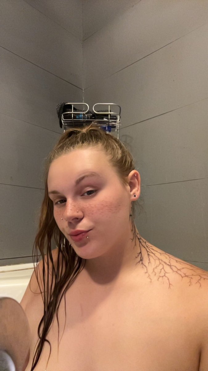 E_dof12's tweet photo. @Bo_Dega_ If you wanna see moreee but uk a lot spicier follow that link !!🤭https://t.co/mnkth9VT2p https://t.co/A5ZnhTTBM7