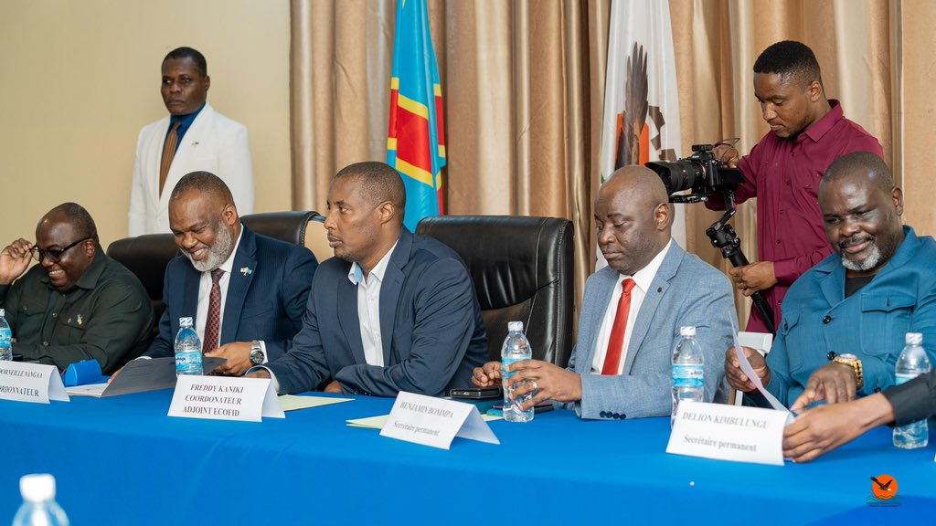 Kevin Muruta (@kevinmuruta) on Twitter photo #RDCđšđ© Rencontre de haut niveau Ă #Goma entre le SecrĂ©taire gĂ©nĂ©ral adjoint de lâ <a href="/ONU_fr/">Nations Unies (ONU)</a> aux Affaires humanitaires et Coordonnateur des Secours dâurgence, Monsieur Tom Fletcher, avec le leadership de lâ #AFC_M23.
Tom Fletcher est accompagnĂ© par Bruno Lemarquis, ReprĂ©sentant #RDCđšđ© Rencontre de haut niveau Ă #Goma entre le SecrĂ©taire gĂ©nĂ©ral adjoint de lâ <a href="/ONU_fr/">Nations Unies (ONU)</a> aux Affaires humanitaires et Coordonnateur des Secours dâurgence, Monsieur Tom Fletcher, avec le leadership de lâ #AFC_M23.
Tom Fletcher est accompagné par Bruno Lemarquis, Représentant