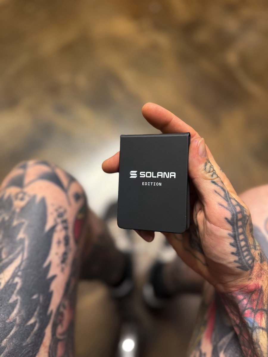 artbyshipwreck's tweet photo. Just set up this new @Ledger Flex / @solana edition. Added the @bitsbyco art to lock it in. 
—————
#CryptoWallet #LedgerFlex #Crypto #ShipwreckSean #Bitsby #Bitsbyco #Solana https://t.co/9ZjVdknkIS