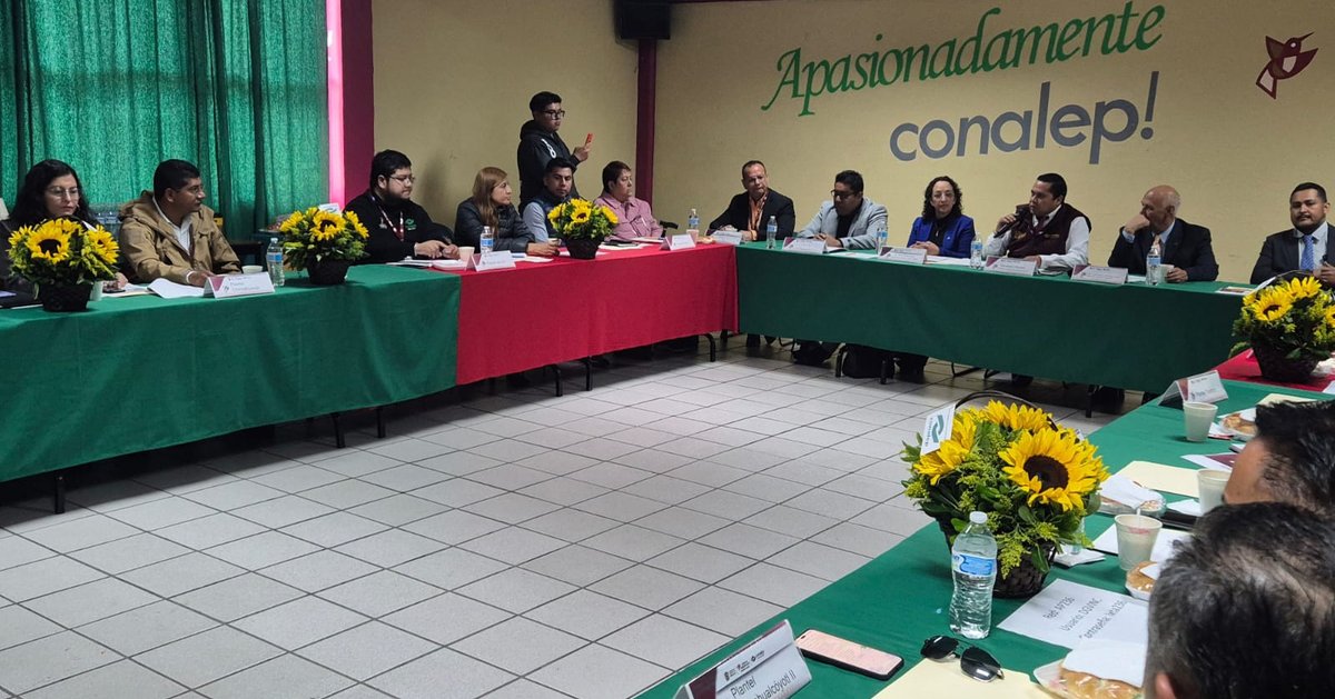 ConalepIxtapal's tweet photo. El día de hoy fuimos sede de la Segunda Sesión Ordinaria del Comité Regional de Vinculación en la Zona Oriente. Tratando temas relevantes en beneficio de nuestr@s chicos y chicas #ApasionadamenteCONALEP #ElPoderDeServir @rrocio @conalep_edomex https://t.co/EJHaqQ3XrP