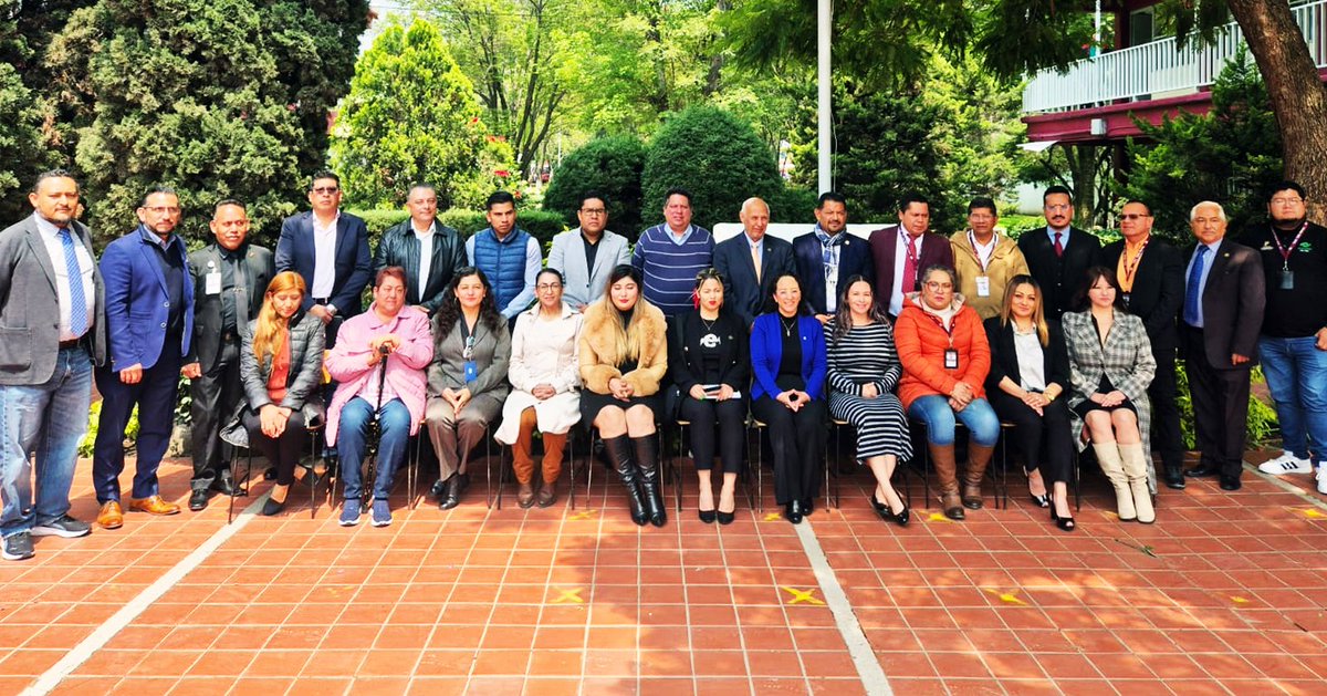 ConalepIxtapal's tweet photo. El día de hoy fuimos sede de la Segunda Sesión Ordinaria del Comité Regional de Vinculación en la Zona Oriente. Tratando temas relevantes en beneficio de nuestr@s chicos y chicas #ApasionadamenteCONALEP #ElPoderDeServir @rrocio @conalep_edomex https://t.co/EJHaqQ3XrP