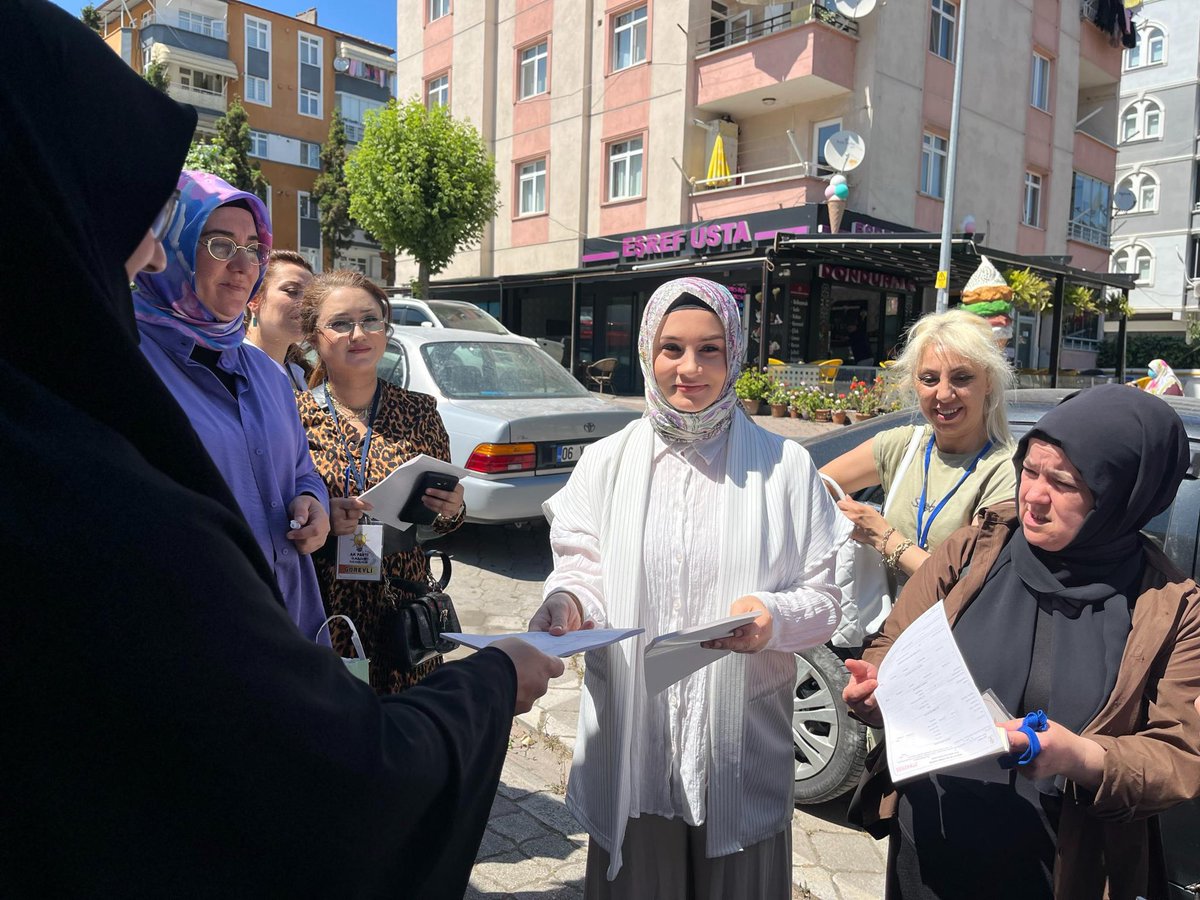 akkadinn5555's tweet photo. 📍 Fevzi Çakmak Mahallesinde Kapı Kapı Gönüllere Dokunduk.

AK Parti İlkadım İlçe Kadın Kolları Başkanımız @sevgi_cakirr55 , Yönetim Kurulu Üyelerimiz, Fevzi Çakmak Mahalle Başkanımız ve kıymetli ekibiyle birlikte kapı kapı gezerek üye çalışması gerçekleştirdik. https://t.co/q6OeYQjF7g