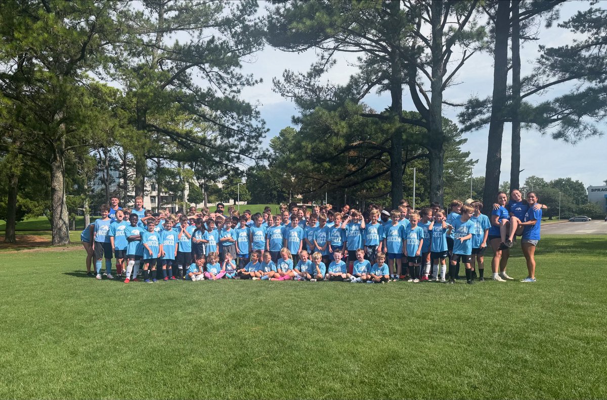 Day Camp ✌🏼 100+ campers smashing through the heat 🥵 Thanks to everyone involved! Two more camps remain this summer. See you in July ⚽️