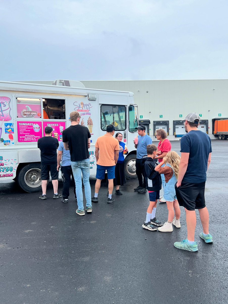 LibertyTabletop's tweet image. A little picnic and ice cream Summer celebration at @libertytabletop. 🎉We were especially happy 😃 to have soft serve ice cream today! 🍦