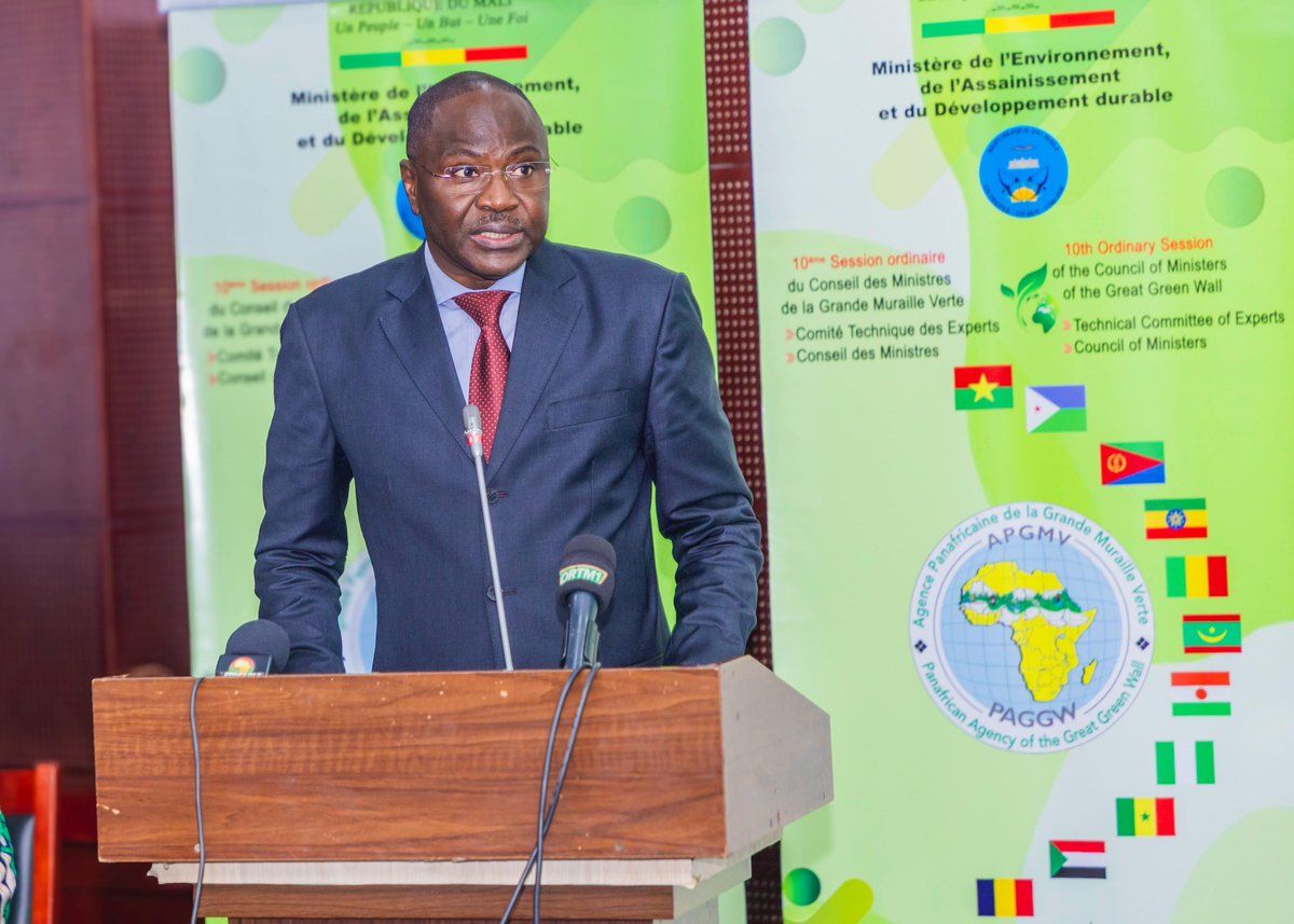 PNUDMALI's tweet image. Ce 25 juin 2025, M. @maleye_diop, Représentant résident du PNUD Mali, a délivré un message de soutien au nom des PTFs à l’ouverture de la 10e session du Conseil des ministres de la Grande Muraille Verte, présidée par le Premier Ministre du Mali.