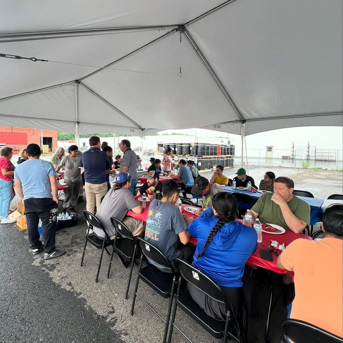 LibertyTabletop's tweet image. A little picnic and ice cream Summer celebration at @libertytabletop. 🎉We were especially happy 😃 to have soft serve ice cream today! 🍦