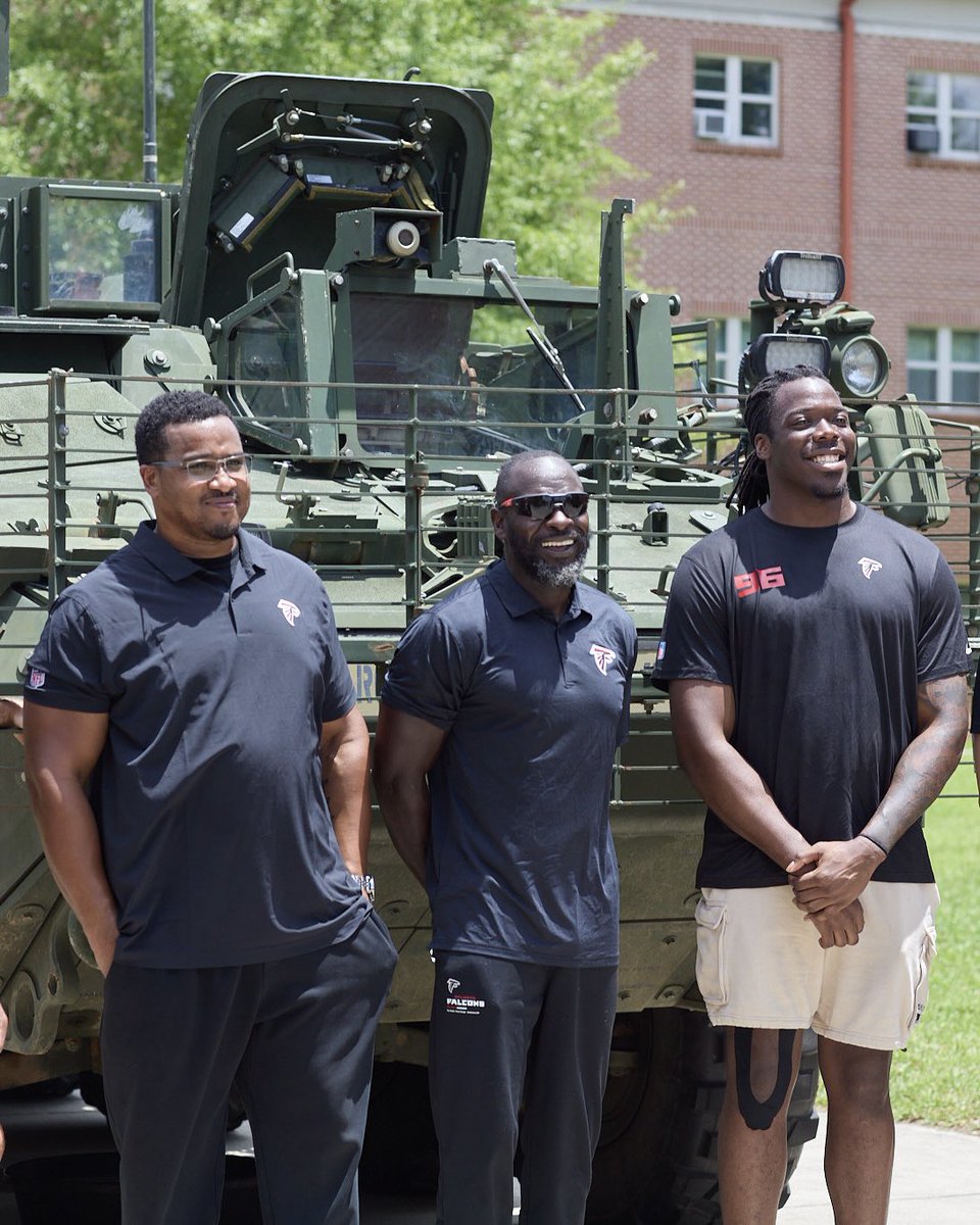 FalconsCR's tweet image. Earlier this month, Falcons players and Legends visited Hunter Army Airfield Base in Savannah as a part of our annual Fishing with the Falcons trip!
They learned house-clearing tactics, got hands-on experience with the Ranger equipment, and spent time with children at the School…