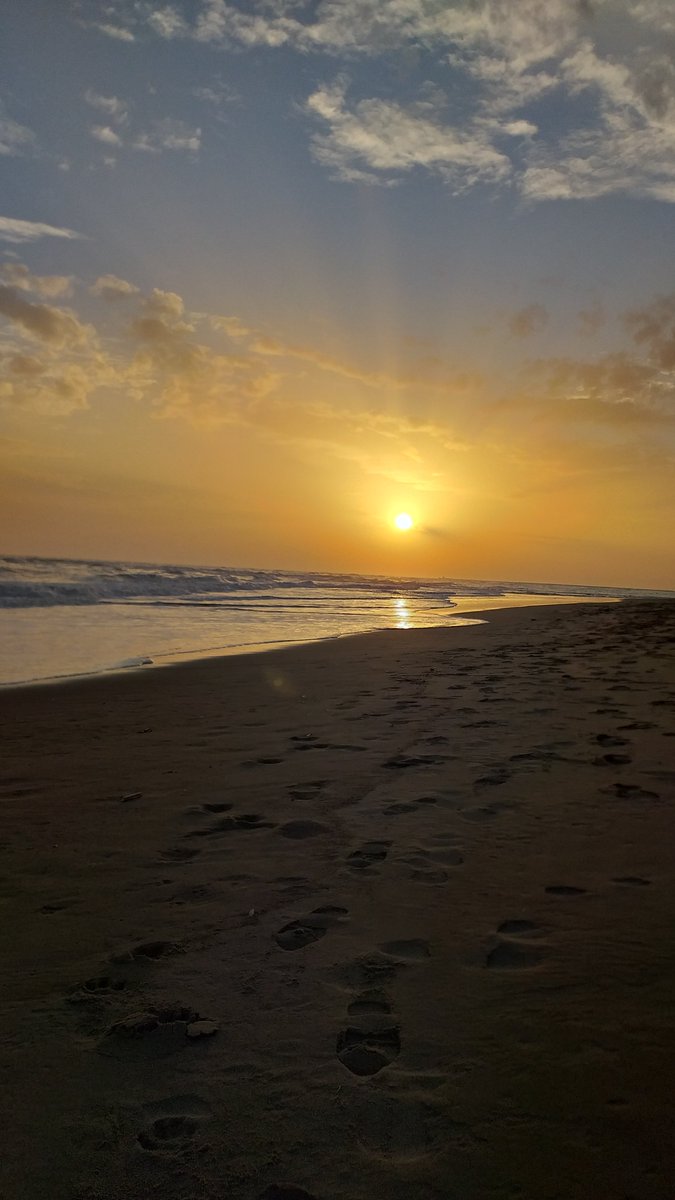 Web3Art_'s tweet photo. GM to sunset in Spain https://t.co/MwzW6kKmq8