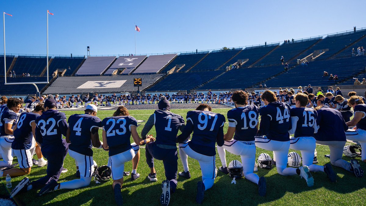 _NainoaM_'s tweet image. Looking forward to putting in work @yalefootball Eli camp tomorrow 6/27.
-
@CoachRenoYale @ChrisBergeski @CoachOstrowsky @AlexKurtzYale @Bigstef72 @maknight3