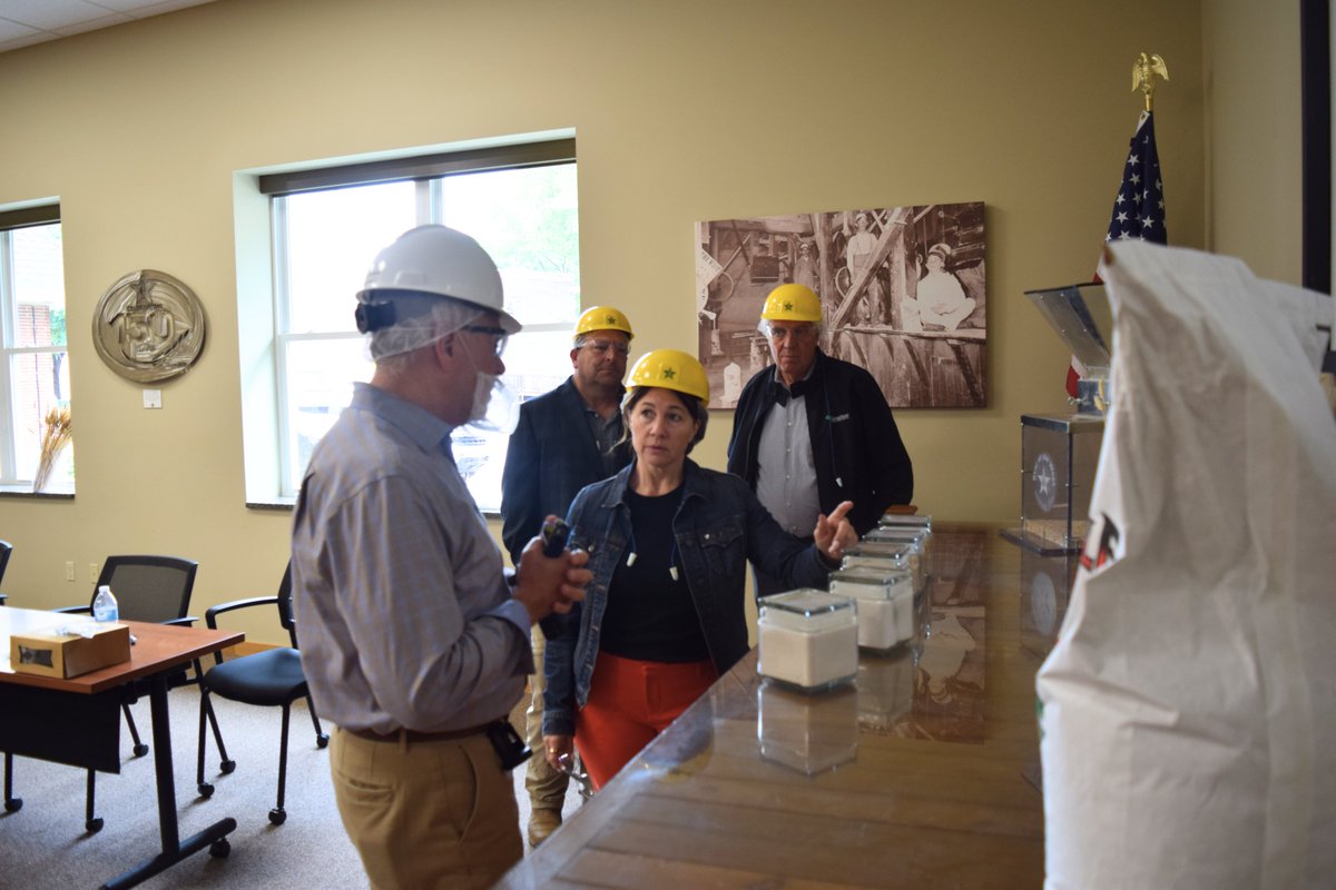 repkmr's tweet image. I sat down with farmers and agri-business leaders in Frankenmuth to discuss the status of the Farm Bill and my work with @HouseAgDems to support local farmers.
Thank you to Star of the West for hosting and giving us a tour of the facility!