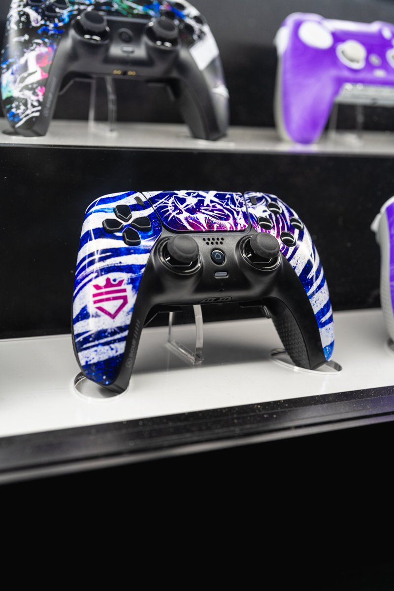 🚨 CHAMPS ATTENDEES 🚨

We're hosting a @Scump Meet &amp; Greet on Sunday @ 12pm ET. 

And if you bring one of the limited Scump x SCUF controllers with you on Sunday, you'll be first in line.
