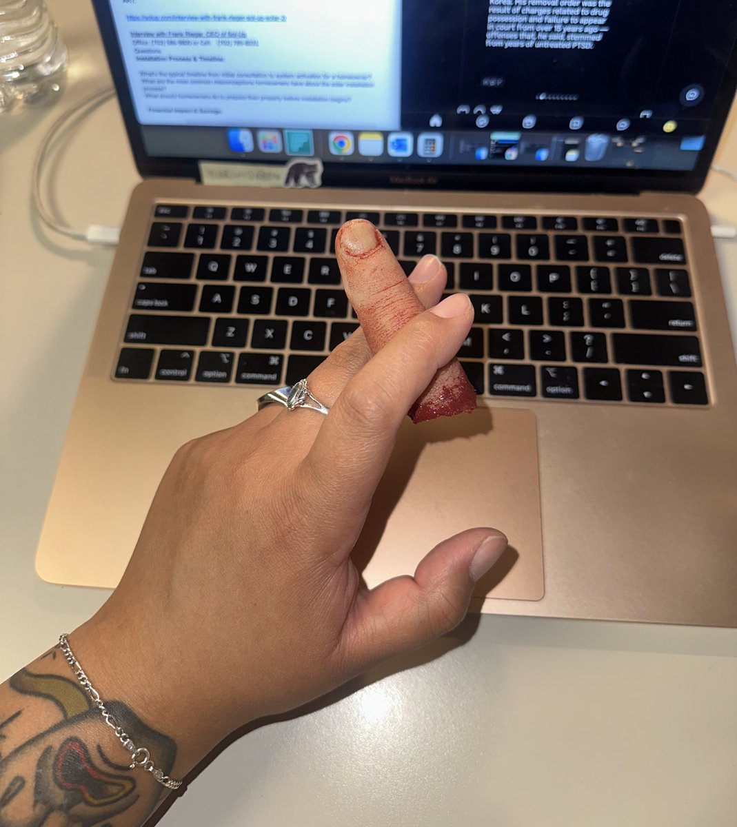 nomamesgab's tweet photo. sum to take the edge off https://t.co/iCFMqkNtfq