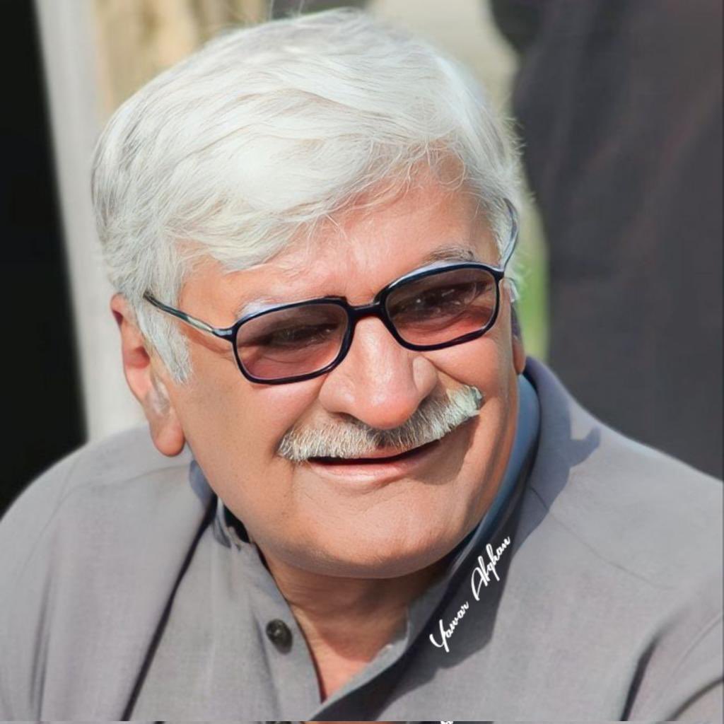 هر يو ګام ازميښت ازميښت ته لکه د غر ولاړ
دغه تور تمونو کي سپين لکه د لمر ولاړ
ملي مشر رهبر اسفندیار ولي خان 
#AsfandyarWaliOurPride