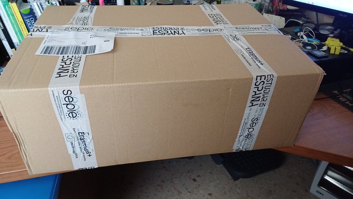 jmbeltran's tweet photo. Muchas gracias a @sepiegob por el pack promocional #ErasmusPlus por el #DíaDeEuropa 🎁. Hoy lo hemos recibido en el @IESAcebuche
Es una alegría cuando se recibe un regalito de #ErasmusPlus .
#educación #Europa #STEM https://t.co/oc9sF036h7
