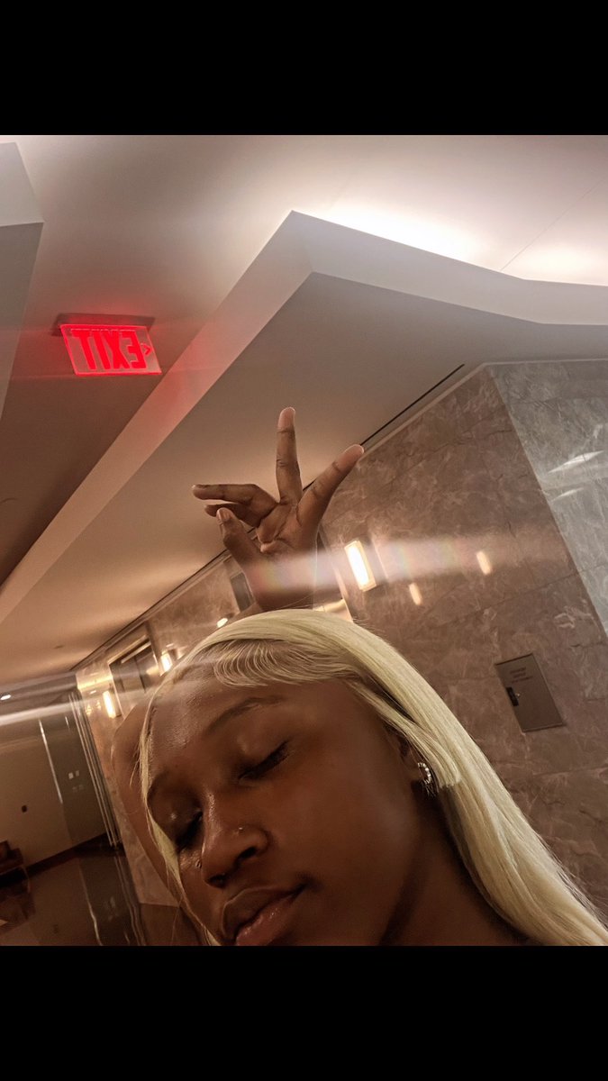 I wanna f her when she blonde👱🏾‍♀️🎀or whatever durk said