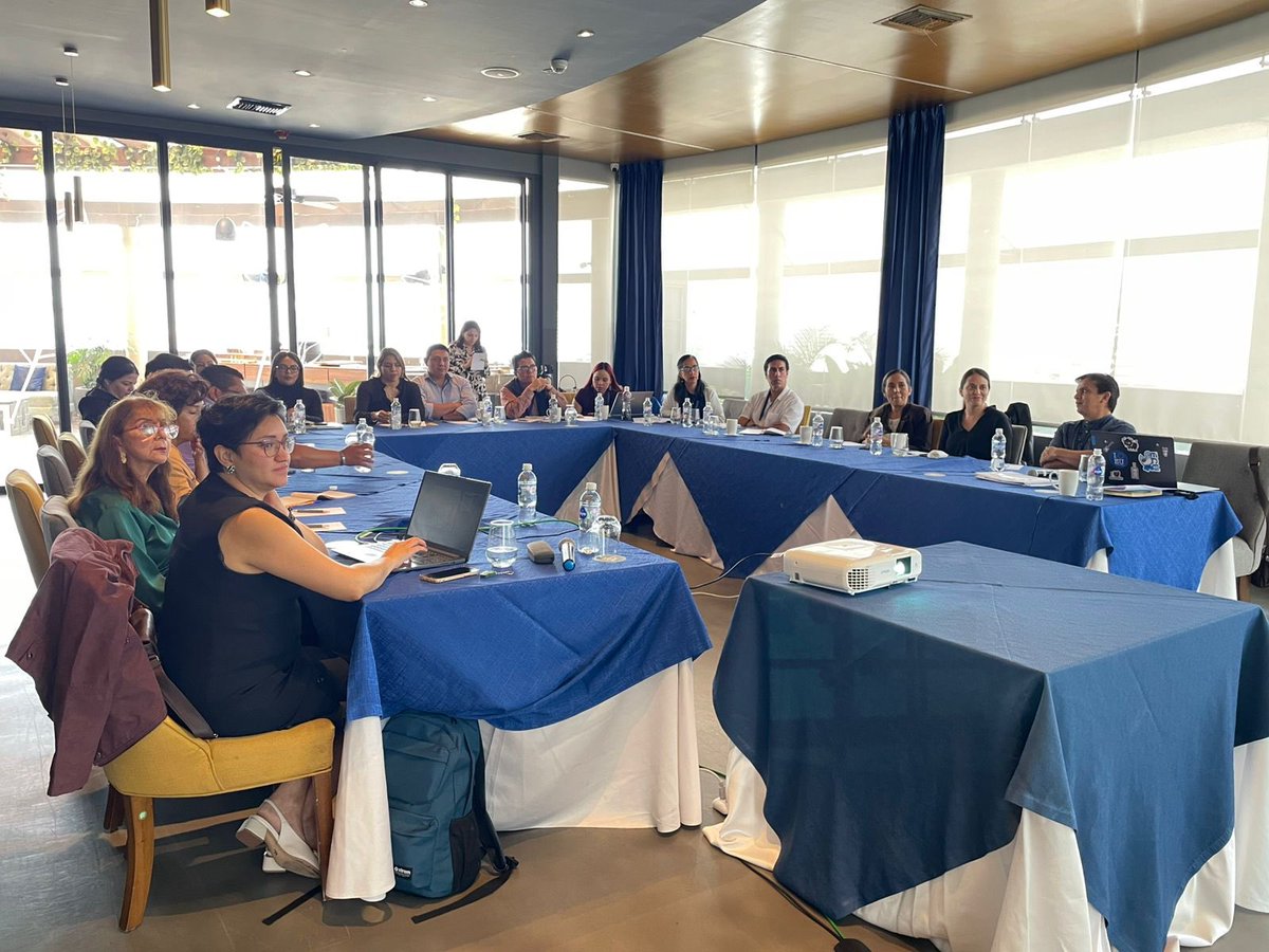 Arcsa_Ec's tweet photo. ¡Suplementos seguros para la sociedad! 💯🫱🏽🫲🏾
Nuestro equipo participó en una capacitación para fortalecer y actualizar conocimientos sobre la normativa de suplementos alimenticios, una iniciativa de la Alianza Latinoamericana de Nutrición Responsable #Alanur.
#ElNuevoEcuador 🇪🇨 https://t.co/ITr7MUoEib
