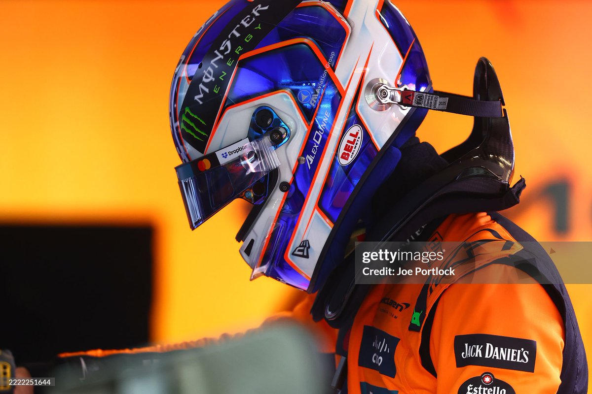 F1HLM's tweet image. Helmet design of Alex Dunne for his FP1 debut with McLaren

#dunne #alexdunne #mclarenf1 #f1 #formula1 #motorsport #AustrianGP