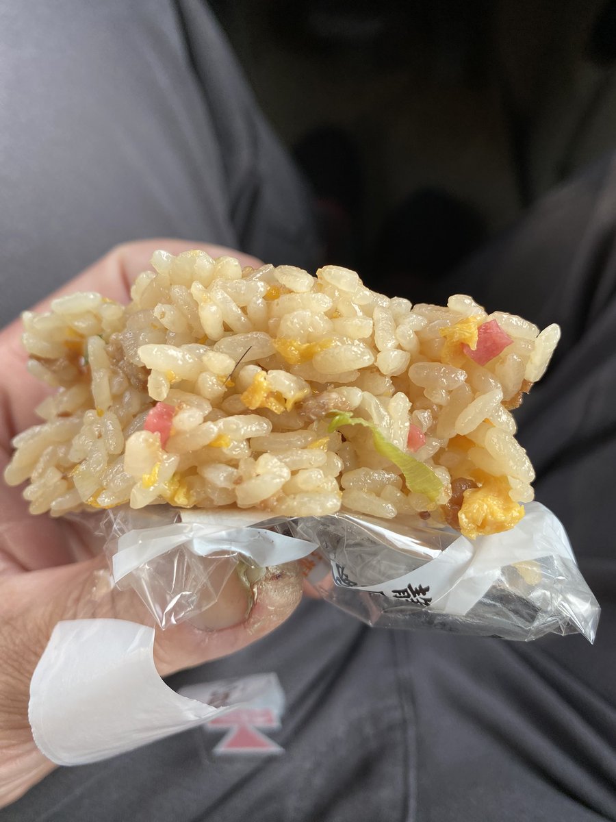 soudarin's tweet image. セブンのコク旨チャーハン食べてたら髪の毛入ってたんだが、、、