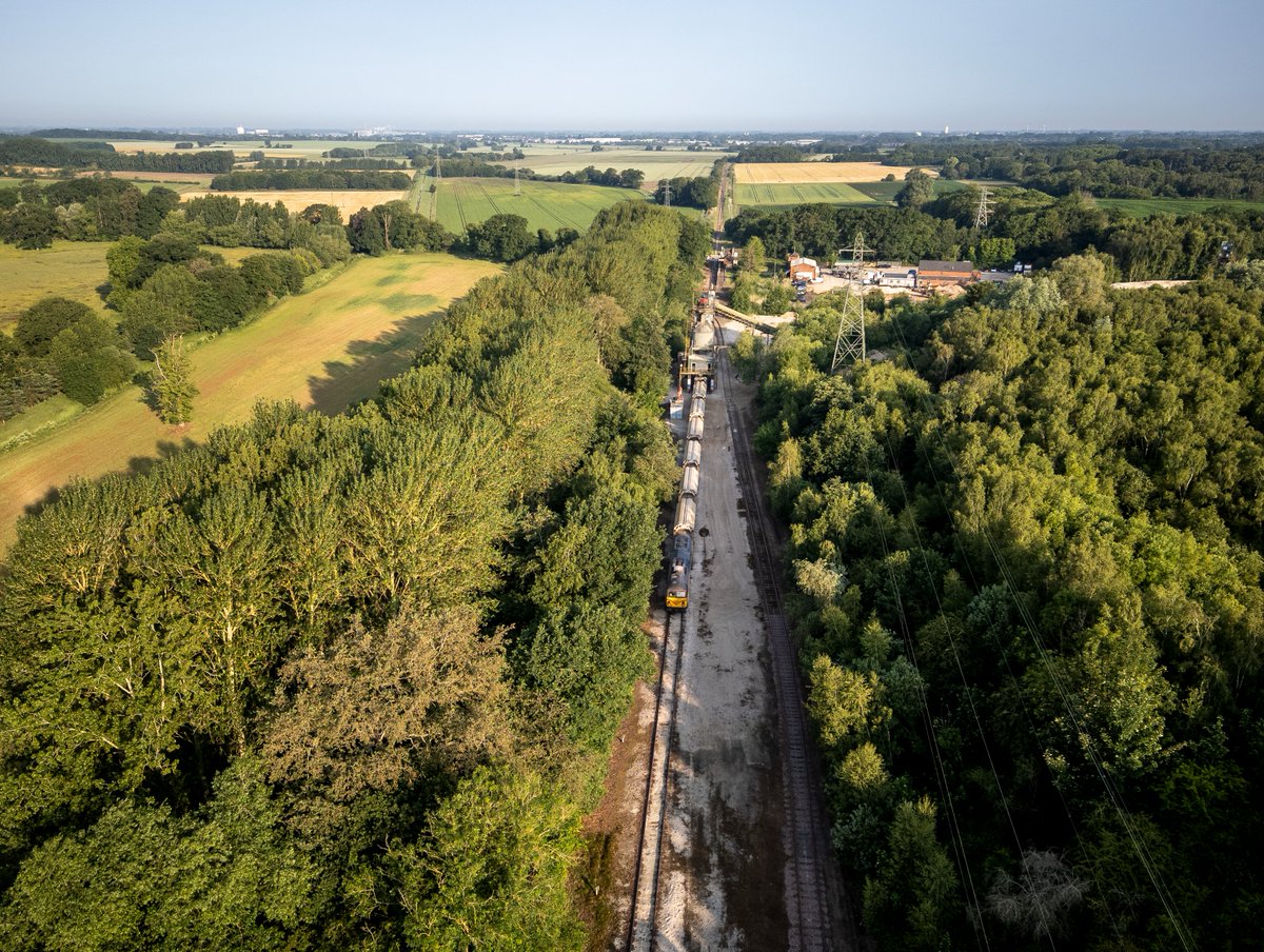 GBRf 69006 formerly 56128 passing under the loader at Middleton Towers. This would then form 6E85 0815 to Barnby Dun Ardagh Glass. 13/06/25