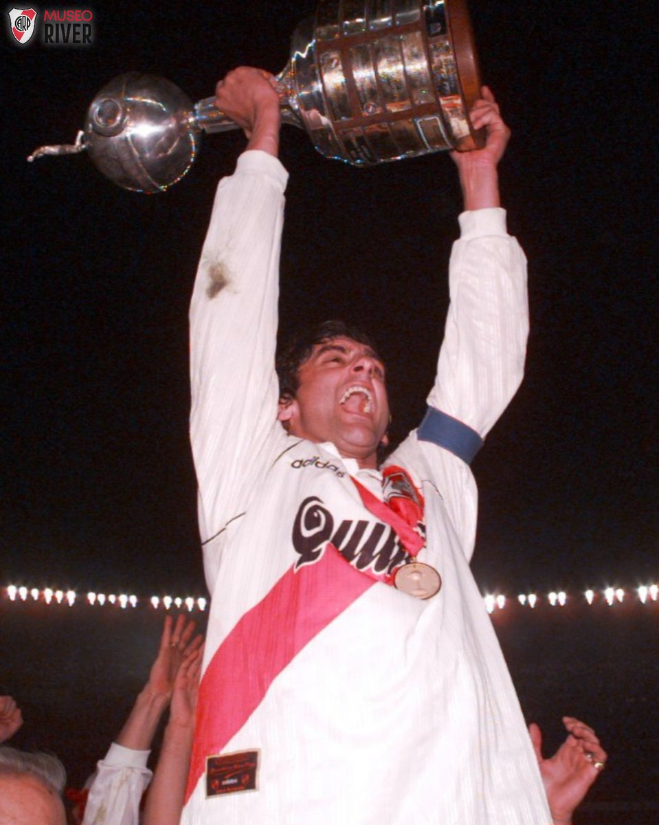 Museo River (@museoriver) on Twitter photo 🔙📆 #UnDíaComoHoy, hace 29 años, <a href="/RiverPlate/">River Plate</a> levantaba por segunda vez la Copa Libertadores de América, en una noche para la historia en el Monumental. 🏆🌎 🔙📆 #UnDíaComoHoy, hace 29 años, <a href="/RiverPlate/">River Plate</a> levantaba por segunda vez la Copa Libertadores de América, en una noche para la historia en el Monumental. 🏆🌎