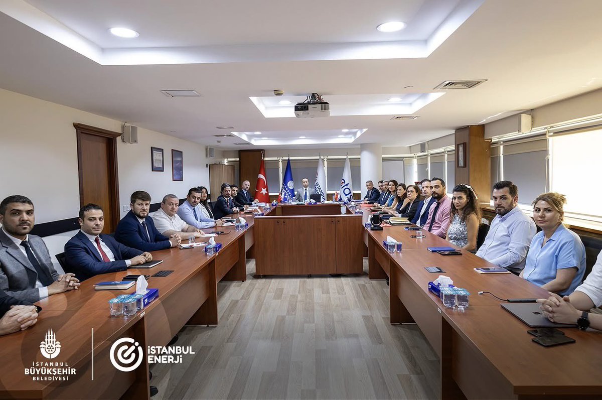 İBB Genel Sekreterimiz Prof. Dr. Volkan Demir ve değerli ekibini şirketimizde ağırladık.

Ziyaret kapsamında,  İstanbul Enerji AŞ ve  İsetaş  şirketlerimizin faaliyetleri hakkında kapsamlı bir sunum gerçekleştirdik.

Nazik ziyaretleri ve değerlendirmeleri için kendilerine