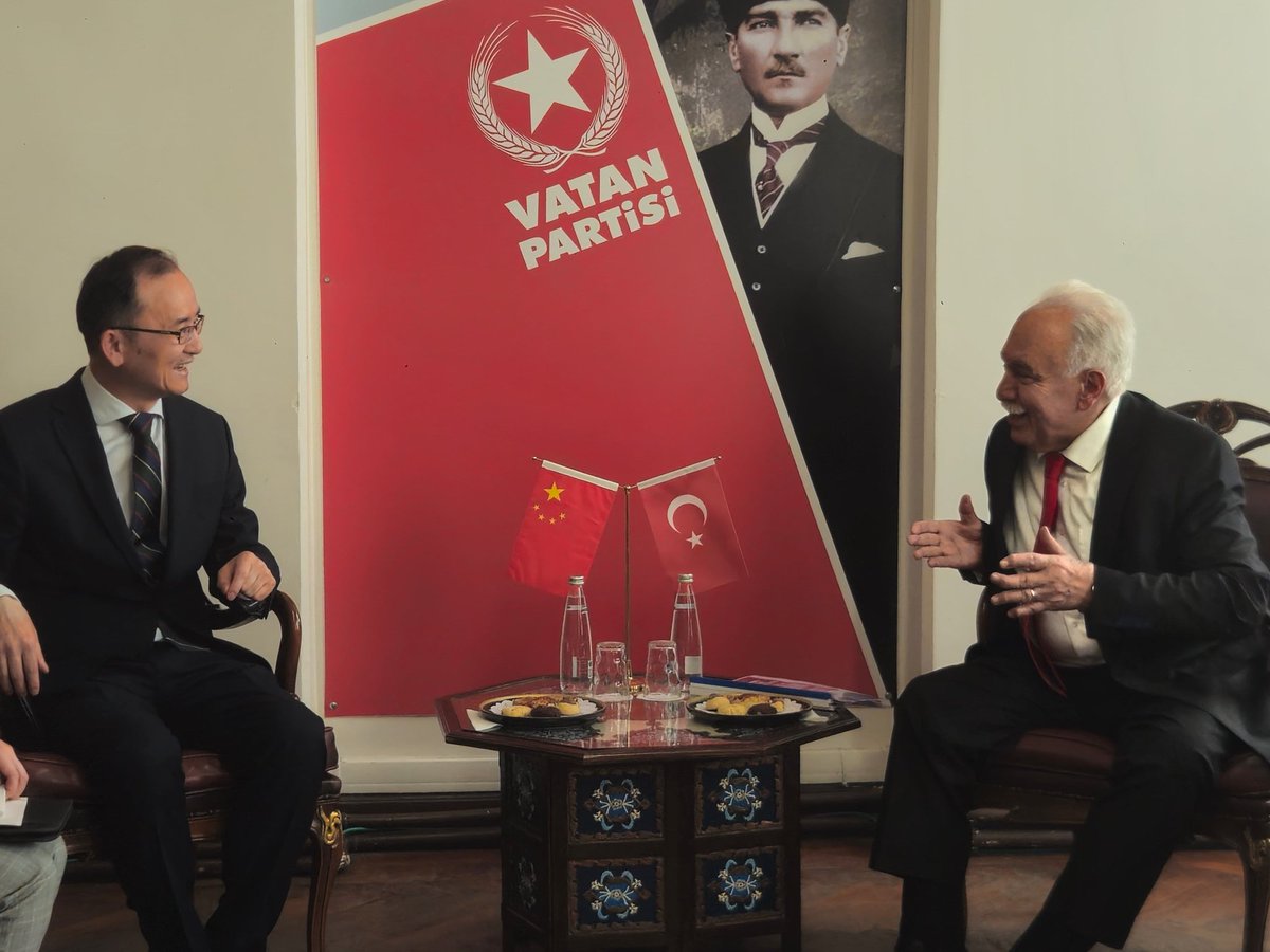 ozgurbursali's tweet photo. Çin Halk Cumhuriyeti Ankara Büyükelçisi Sayın Jiang Xuebin ve heyeti İstanbul İl Merkezimizde, Genel Başkanımız Doğu Perinçek'i ziyaret etti.

Her alanda işbirliğine ve ortak özlemlerimize dayalı çok verimli bir görüşme yaptık. 

Sayın Büyükelçimize teşekkür ediyoruz. 
@ChinaAmbTurkiye 
@ChinaEmbTurkiye