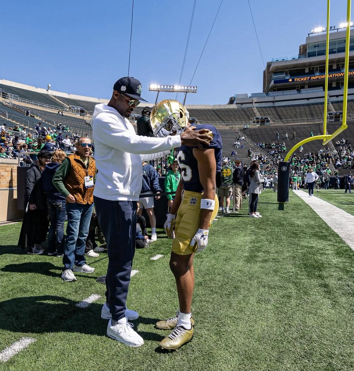 Re2pect Sports (@re2pectsport) on Twitter photo Irish Fans,
The future of the Notre Dame WR room is here: Elijah Burress ☘️ 
Future All-American ⭐️ Irish Fans,
The future of the Notre Dame WR room is here: Elijah Burress ☘️ 
Future All-American ⭐️