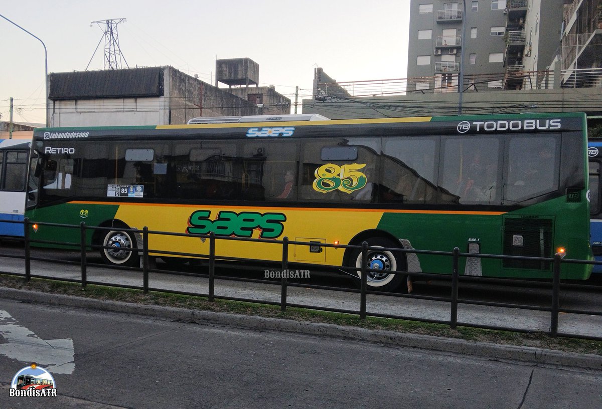 BondisATR's tweet photo. Dijiste que los admis de esta página iban a traer las mejores fotos y miralos ahí esforzándose por fotear lo que venga 🤣
#Linea85: Interno 62. #Agrale MT 15.0 LE Plus #TodoBus Retiro 
Hay varios como estos 0km (de hecho este es uno) https://t.co/ZE19zwdquL