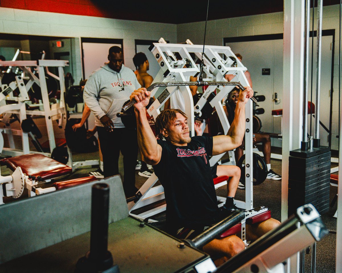 TroyTrojansMBB's tweet image. Win every rep 💪

#TakeTheStairs | #OneTROY ⚔️🏀