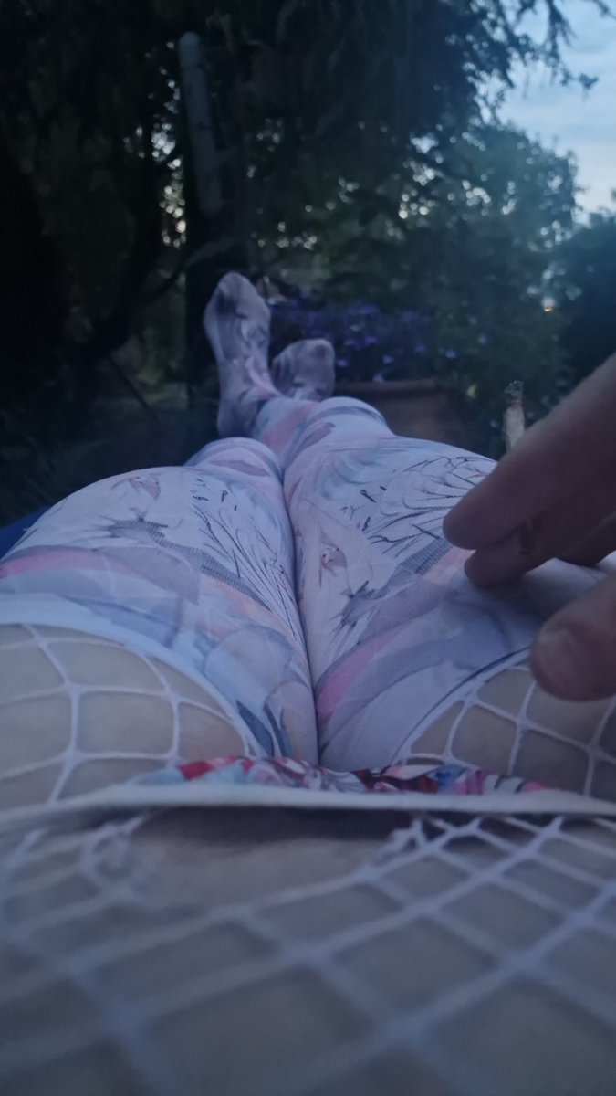 PrivSteam's tweet photo. Hope my neighbours dont see me🤭 #femboy #sissy #twink #nsfwtwt https://t.co/x6jmC3etFm