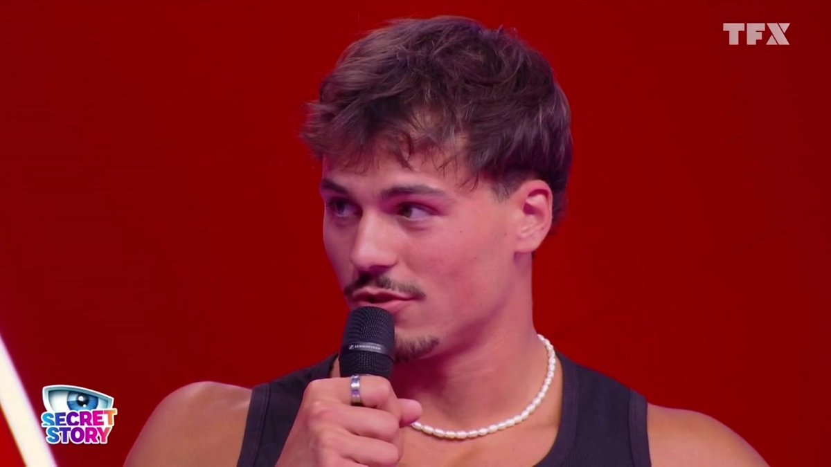 clem_garin's tweet photo. La prod a officiellement niqué l'émission ce soir.

Le problème est qu'elle va continuer tout au long de la saison pour que les clans perdurent jusqu'au bout.

La prod a besoin que les clans subsistent jusqu'au bout, et doit garder une égalité numérique des deux côtés.

Donc elle mettra toutes les combines possibles pour qu'à chaque fois ce soit un A qui s'en aille puis un B, etc. 

Bref, la saison est officiellement pétée ;-) #secretstory