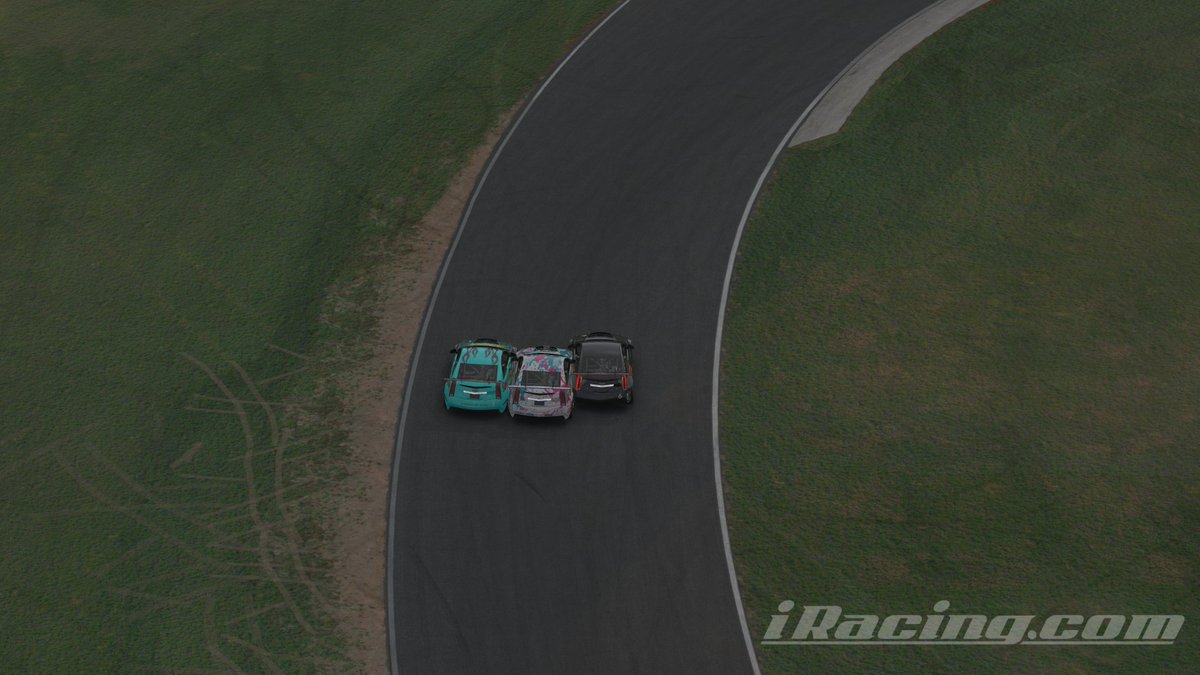 MENUDO 3 WIDE hoy en <a href="/iRacing/">iRacing</a>