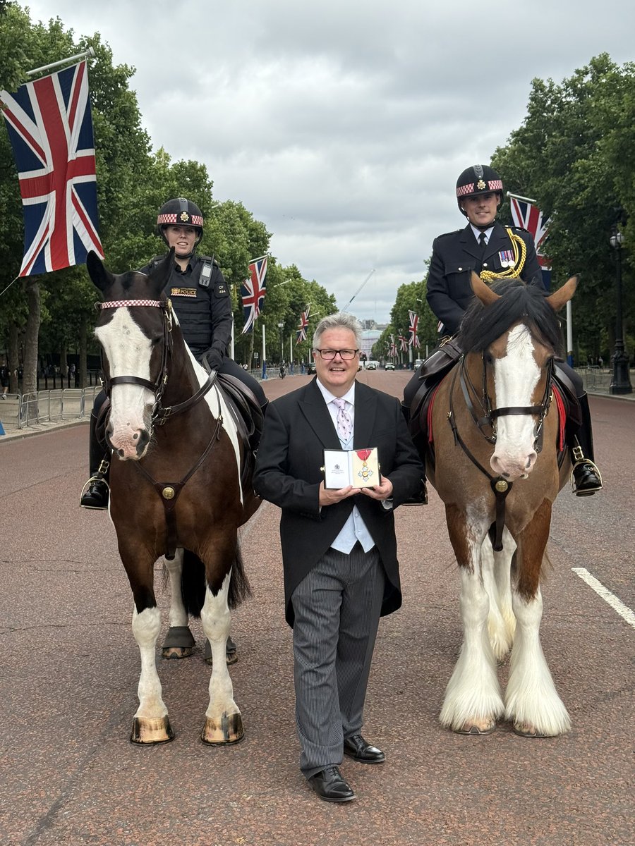 James Thomson CBE (@jmdt999) on Twitter photo Thank you <a href="/CityHorses/">City Police Horses</a> - PH Thomson and PH Gilbert for making a special day extra special šļøšš¼
Thank you: <a href="/CityPoliceCops/">City Police Officers</a> Ben, Matthew and Helen šš¼
PH Thomson looked amazing and his feathers fabulous #followthefeathers Thank you <a href="/CityHorses/">City Police Horses</a> - PH Thomson and PH Gilbert for making a special day extra special šļøšš¼
Thank you: <a href="/CityPoliceCops/">City Police Officers</a> Ben, Matthew and Helen šš¼
PH Thomson looked amazing and his feathers fabulous #followthefeathers