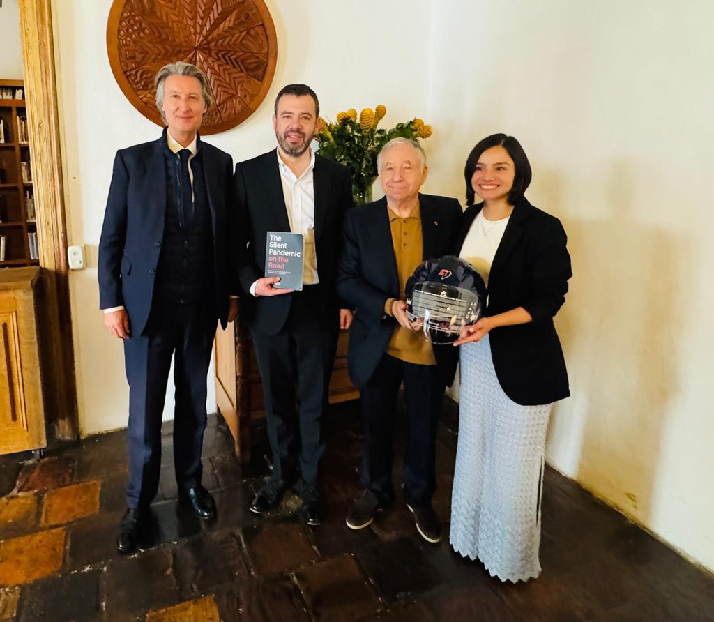 JeanTodt's tweet image. Promising lunch today in Bogotá 🇨🇴 with Mayor @CarlosFGalan and Jean-Charles Decaux @JCDecauxGlobal we launch our campaign for @RoadSafety.🚦👷♂️.
Together, we can save lives on the roads ❤️🛣️ #MakeASafetyStatement #RoadSafety #Bogotá