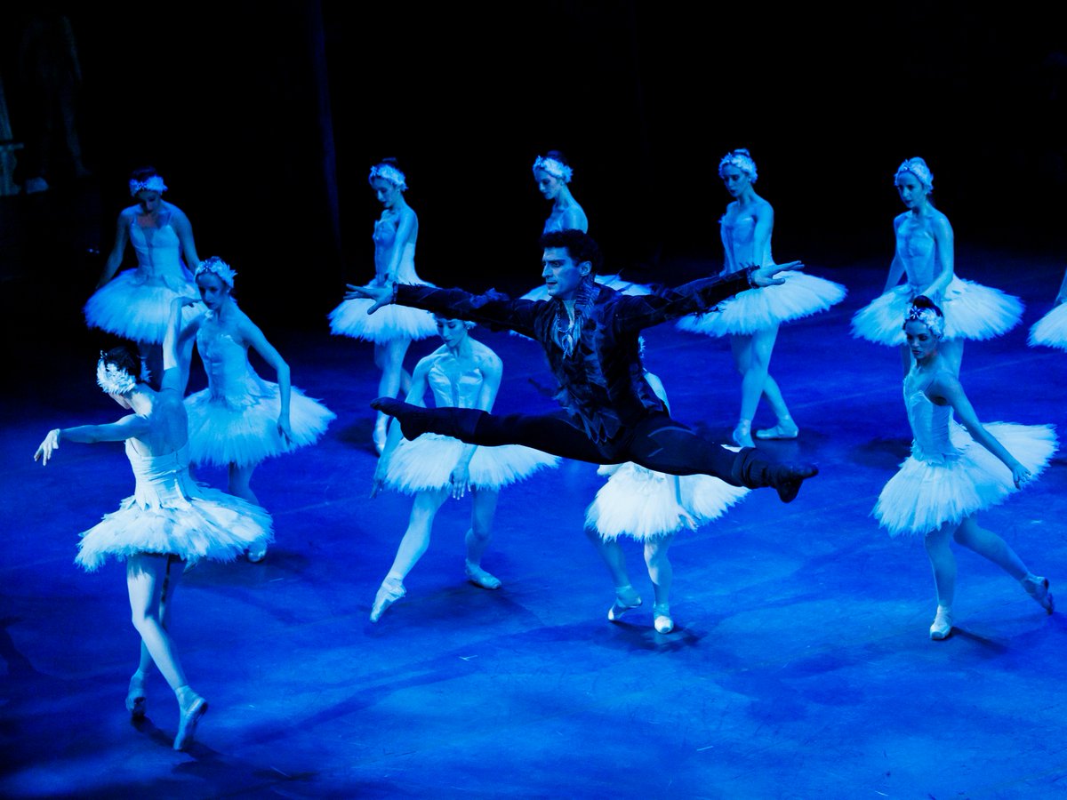 ✨ It’s Opening Night of @bostonballet in #losangeles✨

TONIGHT the curtain rises on #MikkoNissinen’s breathtaking production of Swan Lake! 🩰🦢 We are so excited to welcome #bostonballet to The Dorothy Chandler Pavilion stage for the first time! 

📸 by Theik Smith