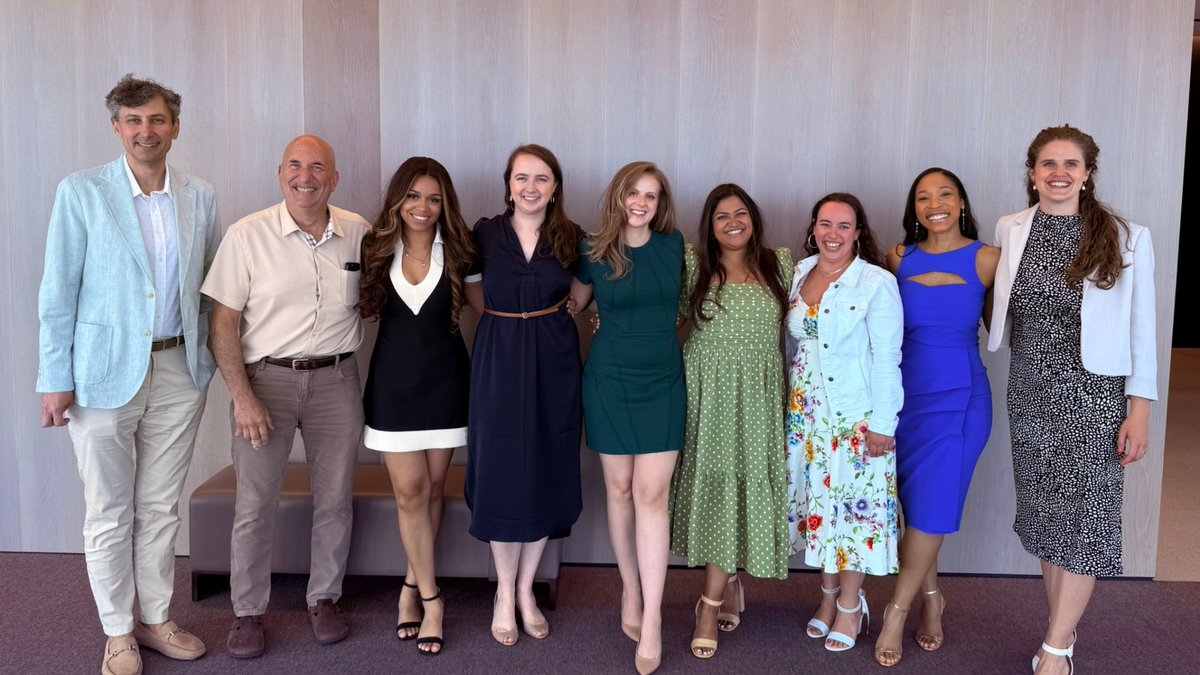 uchicago_obgyn's tweet image. Join us in celebrating the UChicago OB/GYN Resident Class of 2025!
Drs. Brockman, Byl, Hood, Hripko, Kar, Lamacki & Smith, thank you for your dedication to patient care, scholarship & leadership. We wish you all the best in the next chapter.
#ResidencyGraduation