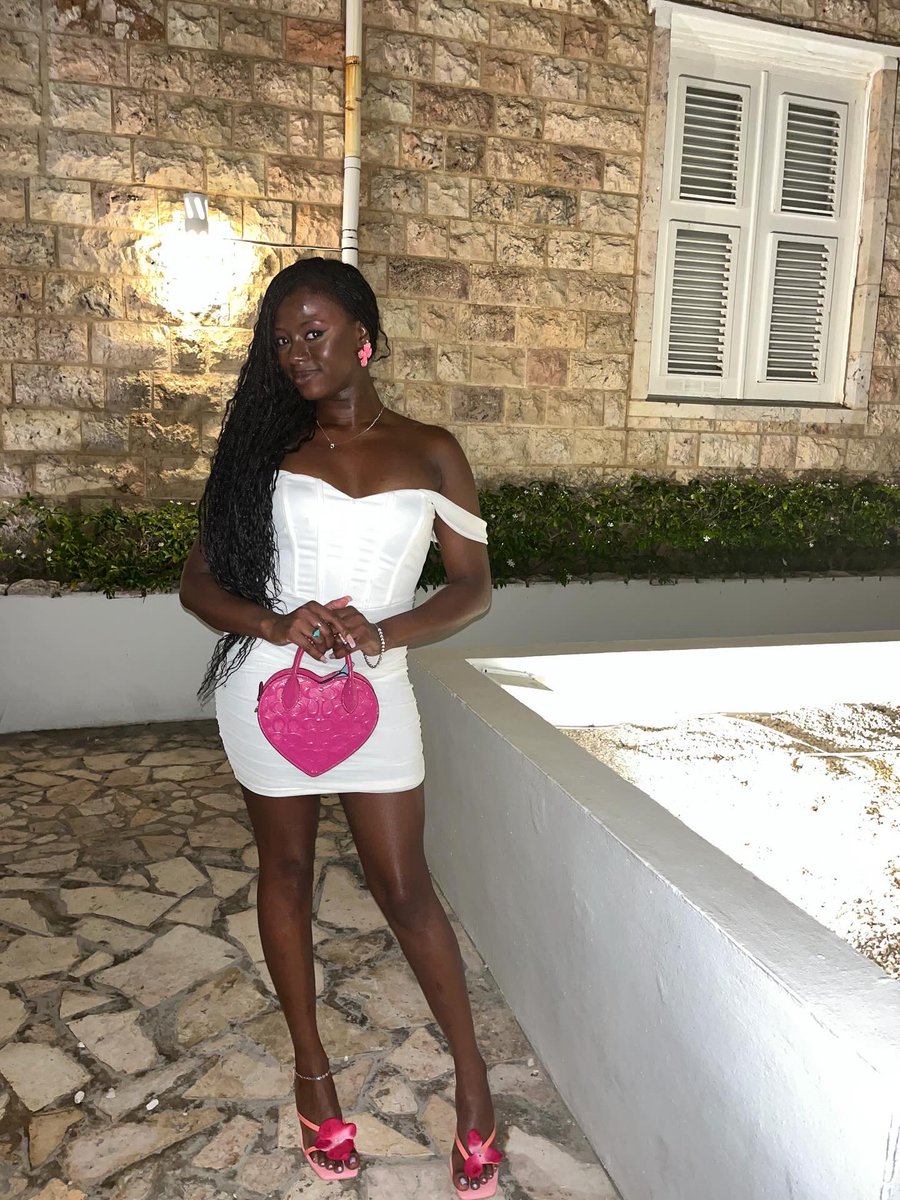 lustclouds's tweet image. 🤭🌸🌺
