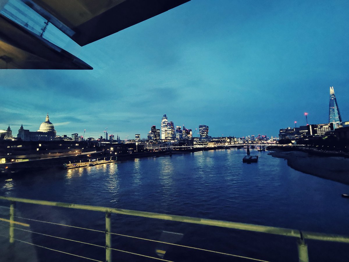 Best railway station platform view? If not.. let's see yours. 😉 

#Blackfriars #London