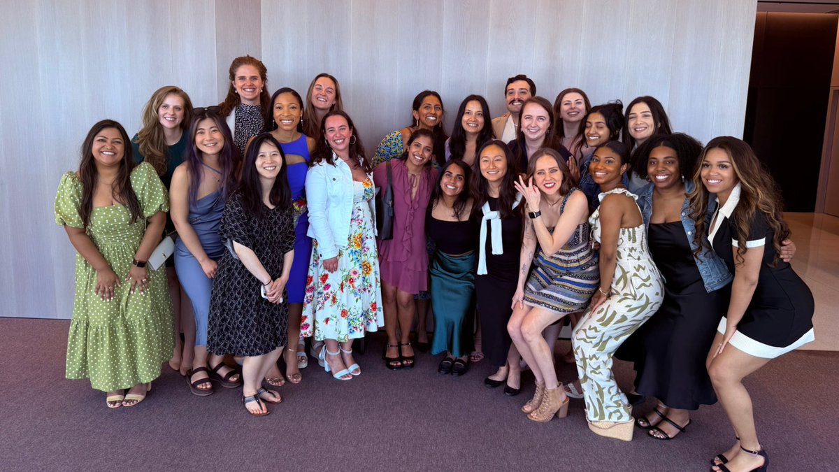 uchicago_obgyn's tweet image. Join us in celebrating the UChicago OB/GYN Resident Class of 2025!
Drs. Brockman, Byl, Hood, Hripko, Kar, Lamacki & Smith, thank you for your dedication to patient care, scholarship & leadership. We wish you all the best in the next chapter.
#ResidencyGraduation