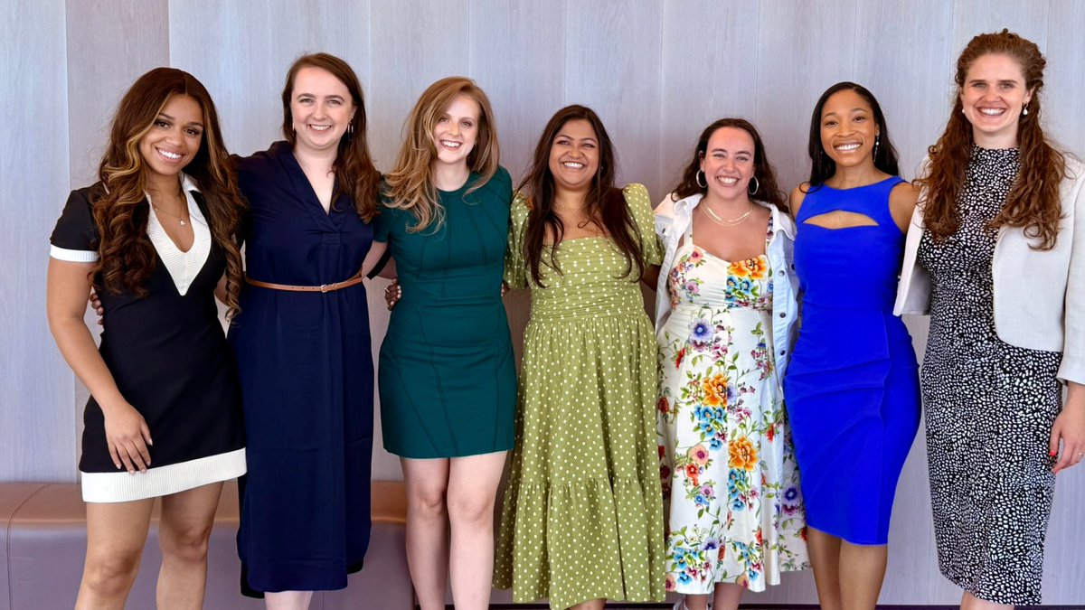 uchicago_obgyn's tweet image. Join us in celebrating the UChicago OB/GYN Resident Class of 2025!
Drs. Brockman, Byl, Hood, Hripko, Kar, Lamacki & Smith, thank you for your dedication to patient care, scholarship & leadership. We wish you all the best in the next chapter.
#ResidencyGraduation