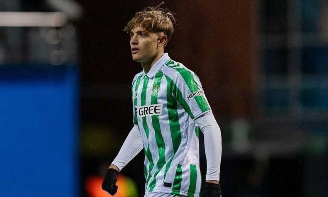 RogersTelegraph's tweet photo. 🚨 #Como are closing in on a deal to sign Jesús Rodriguez from Real Betis.

Bid is €22.5m initial fee + €6m add-ons. https://t.co/JyBHIPqsQu