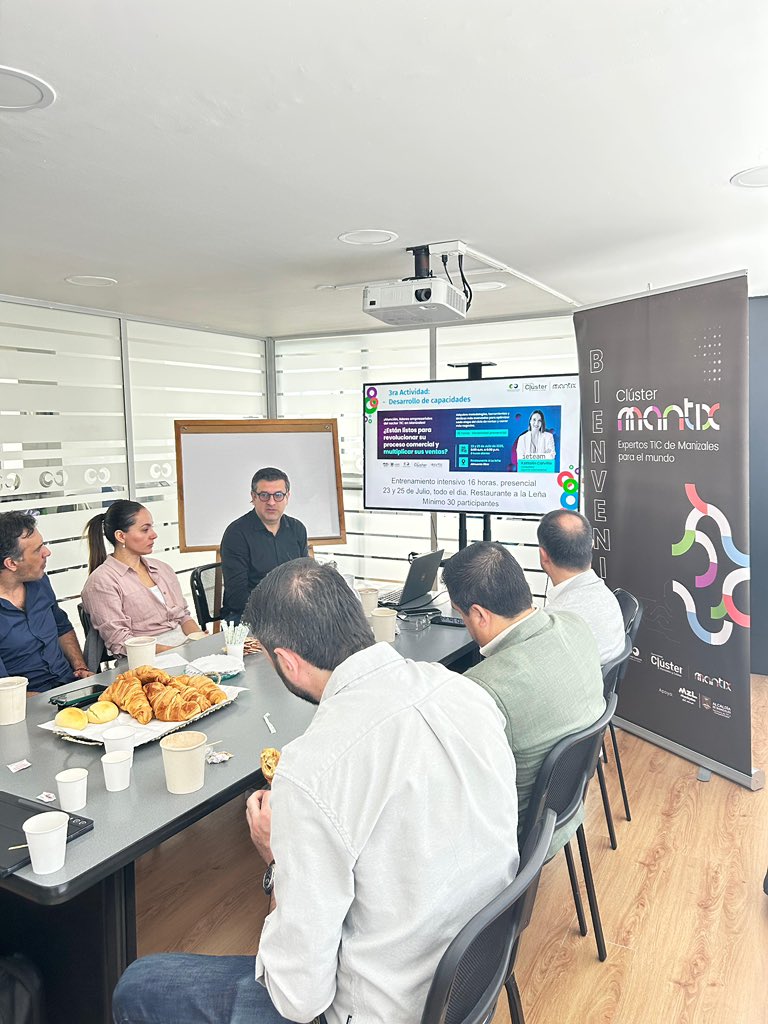CCManizales's tweet photo. Nos reunimos con 10 empresarios del Comité Estratégico del Cluster TIC Mantix, para realizar el seguimiento al plan de acción 2025. 🤝

Unimos esfuerzos y voluntades, para seguir trabajando por nuestro ecosistema de empresas de base tecnológica de Manizales. 👏👏 https://t.co/FrVPjmLwG6