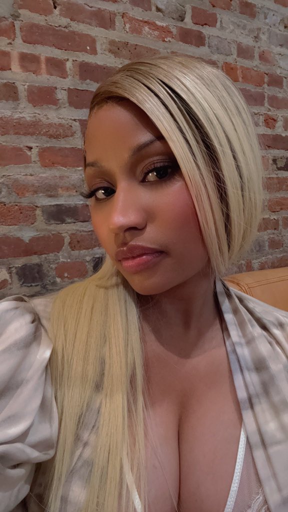Jerry_Jay22's tweet image. Gagcity For The 🥇 🏆 Wintour ✨🤞  #WeLoveYouNicki #nickivogue #BannedFromNORemix