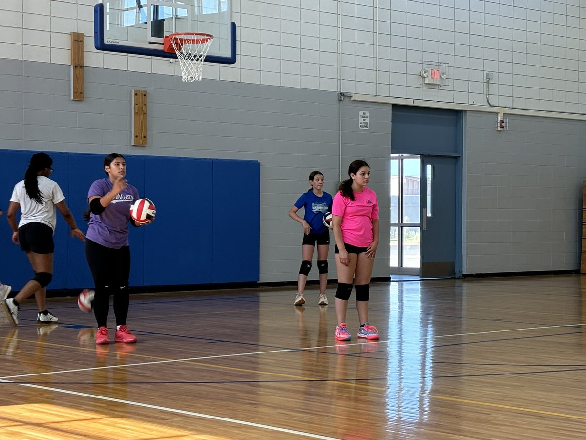 We are beyond proud of these ladies for putting in the hard work! We finished SAC Camp in June, and these student- athletes are getting stronger and better! 
#GameChangers♟️