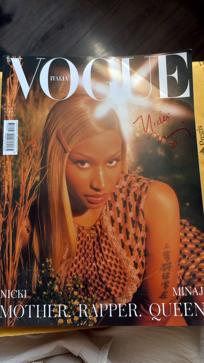 Jerry_Jay22's tweet image. #WeLoveYouNicki 
#BannedFromNORemix 
#NickiVogue