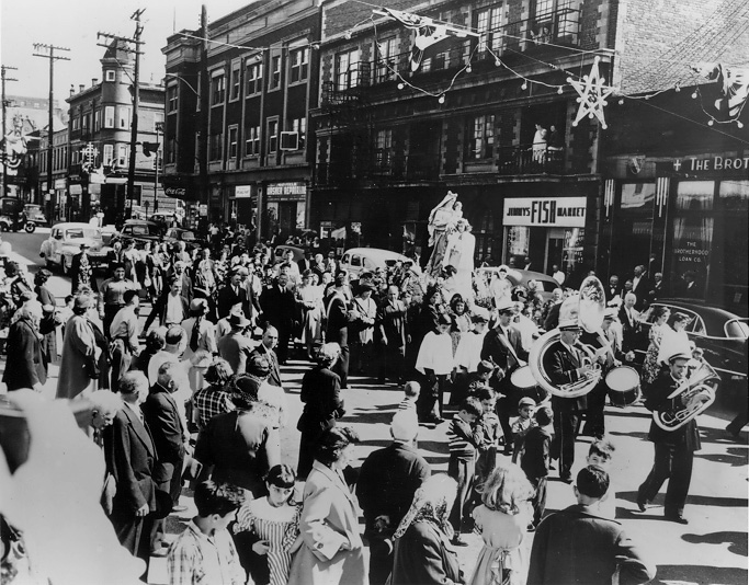 TakeaHikeCLE's tweet image. Jumpstart your week with an exploration of two of Cleveland’s favorite neighborhoods:
Mondays at 6 PM | Ohio City, the beloved neighborhood rich in diversity.
Tuesdays at 6PM | Little Italy, which is always a crowd favorite!
Registration is free: takeahikecle.com/summer-series
