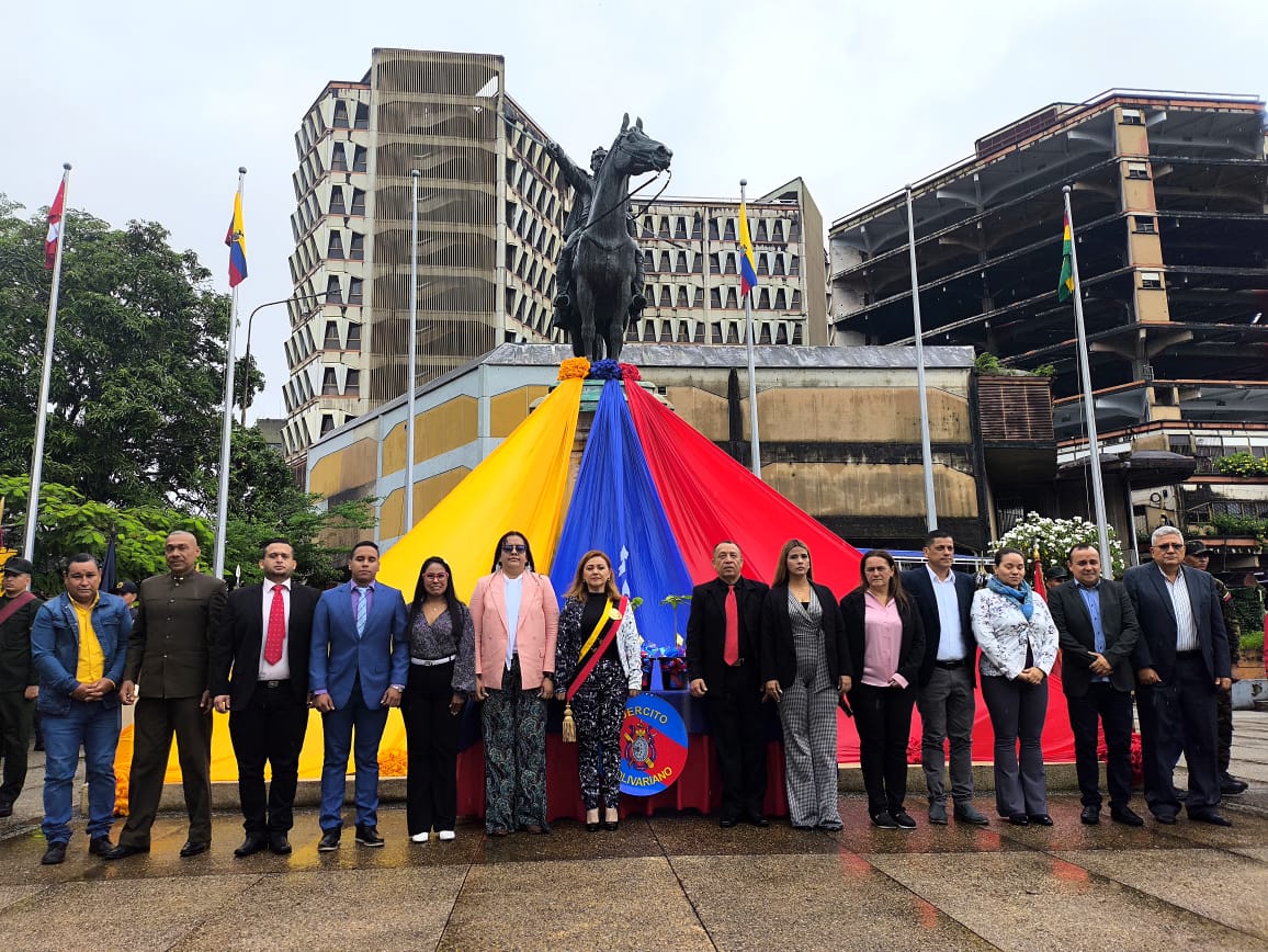 Al 204° Aniversario de la Batalla de Carabobo. Recordamos la gesta heroica donde nuestros pueblo unido, con un solo propósito: luchar y vencer a la fuerza española.
Ese espíritu rebelde sigue inspirando a hombres y mujeres que luchan por una patria libre y soberana.
#ComunaONada