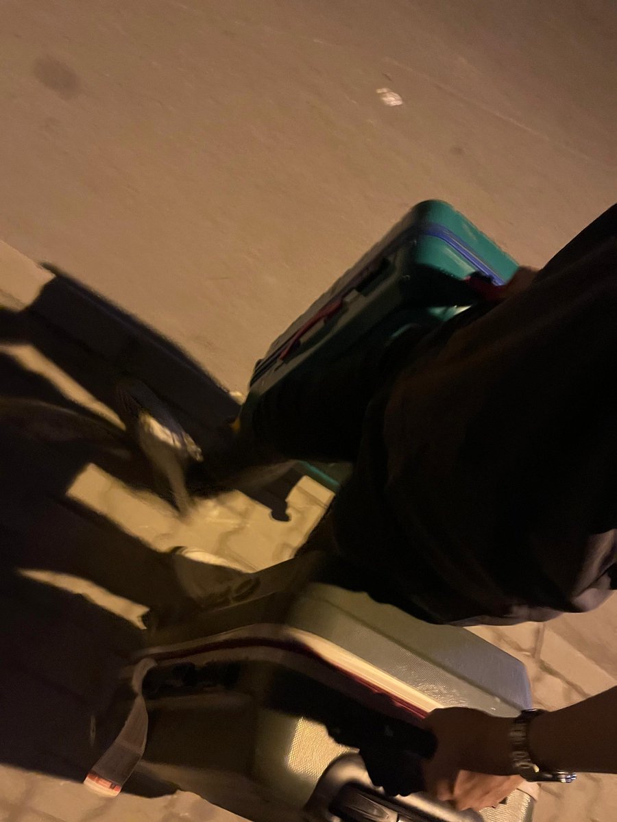 neden elimi tutmadığını sorayım mı