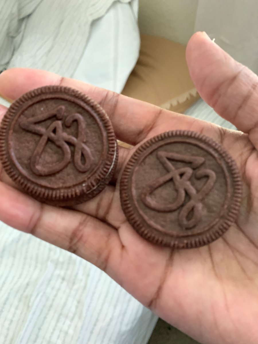 TJ Radway 🎸🌉🇯🇲🇺🇸🎶💙 (@tjradway7) on Twitter photo I just got 2 more Selena Gomez Signature Oreo Cookies left too! 🩷🩷🩷 #SelenaGomezOreoCookie #OreoCookie #Oreo #selenator <a href="/SelenaFanClub/">Official Selenators</a> <a href="/selenagomez/">Selena Gomez</a> @oreo I just got 2 more Selena Gomez Signature Oreo Cookies left too! 🩷🩷🩷 #SelenaGomezOreoCookie #OreoCookie #Oreo #selenator <a href="/SelenaFanClub/">Official Selenators</a> <a href="/selenagomez/">Selena Gomez</a> @oreo